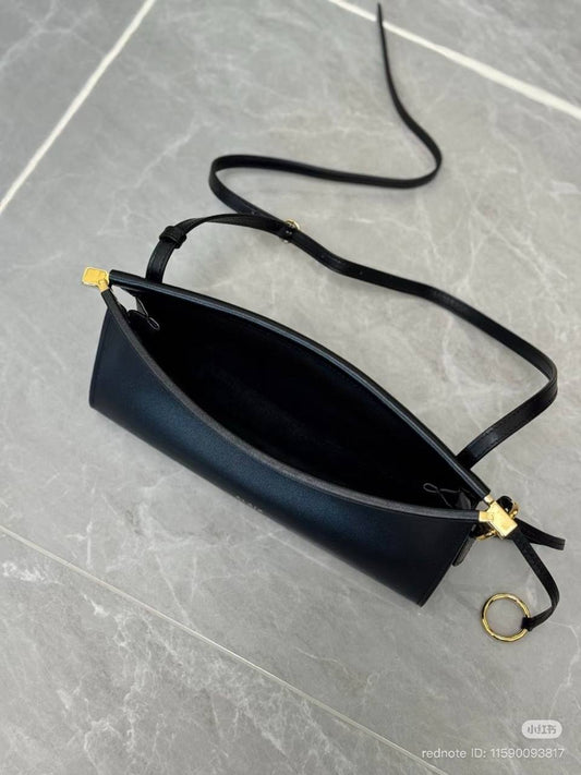 NEW✨ALAIA✨
VIP QUALITY 🫶
WITH FULL PACKAGING🎁
470 dhs🪙💚

Zain255
♥️♥️♥️