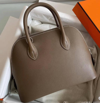 Hermes
Size :    25cm
100 dhs✅
withbox
high quality

Zain04
♥️♥️♥️