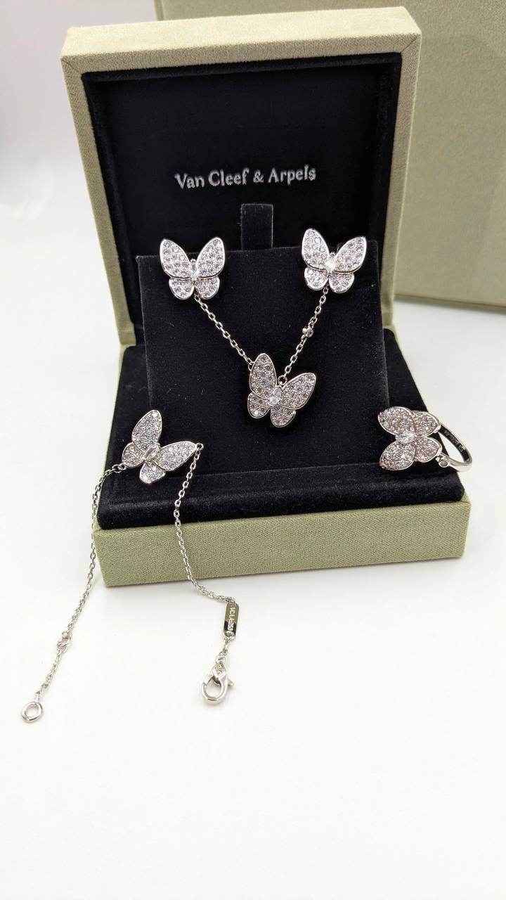 VCA Set
*Master Quality* 
*Necklace, Earrings, Bracelet & Ring*
260 dhs✅ with Normal Box 🎁
280 dhs✅ with Good Box 🎁
355 dhs✅ with Master Box 🎁

Zain210
♥️♥️♥️