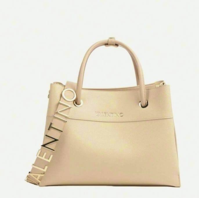 Valentino
130 dhs🇦🇪🇦🇪
size 36cm

Zain26
♥️♥️♥️
