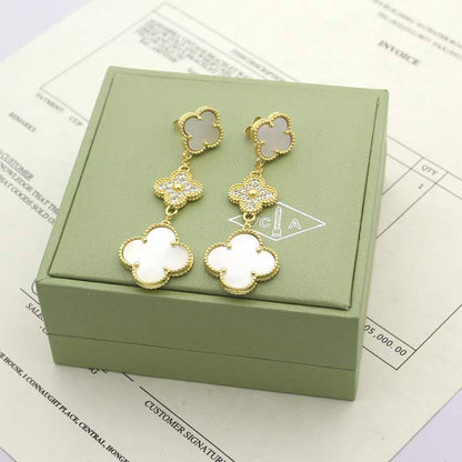 VCA
EARRING💫✨
3 FLOWER STONES
65 DHS👑
WITH BOX AND PAPER BAG🎁🛍️

Zain89
♥️♥️♥️