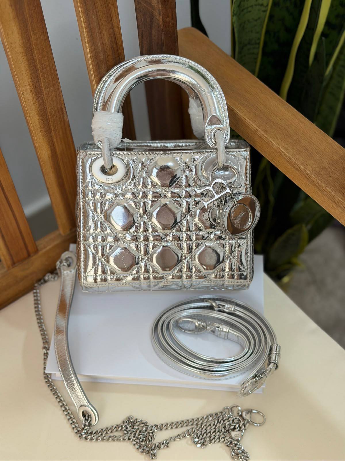 DIOR 
Super Master Quality 
Original Packing 
17cm

For Price 👇 WhatsApp✅
0568585901 
0507557372
0552275751 Owner Zain 👌

Zain321
♥️♥️♥️