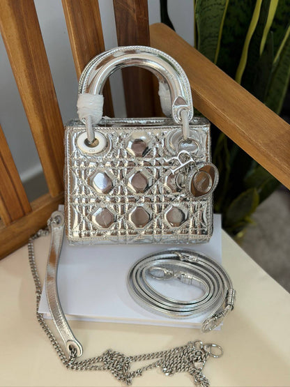 DIOR 
Super Master Quality 
Original Packing 
17cm

For Price 👇 WhatsApp✅
0568585901 
0507557372
0552275751 Owner Zain 👌

Zain321
♥️♥️♥️