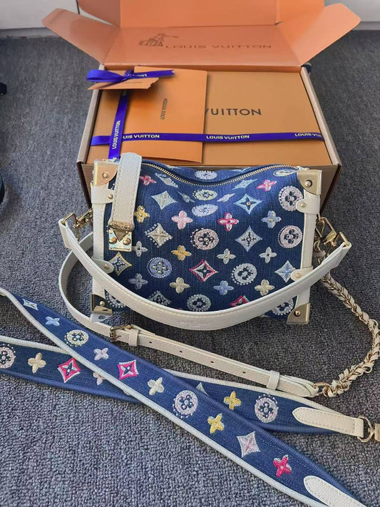 LV Master 
350 dhs🪙🖤
#23cm💕
Premium quality all imbroidery not printed💕with small BEADS📿📿📿🧮

Zain228
♥️♥️♥️