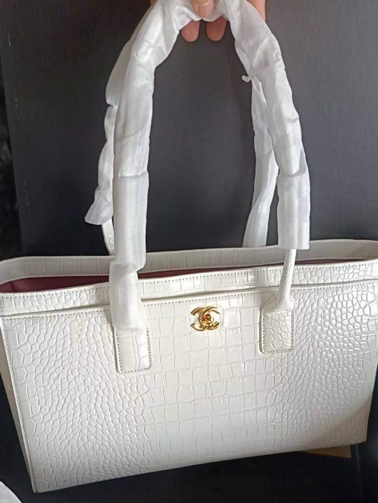 Chanel 
Bag Crocodile 
embossed calfskin
with gold hardware
Master quality 

39cm 
with box
330 dhs🇦🇪🇦🇪

Zain95 
♥️♥️♥️