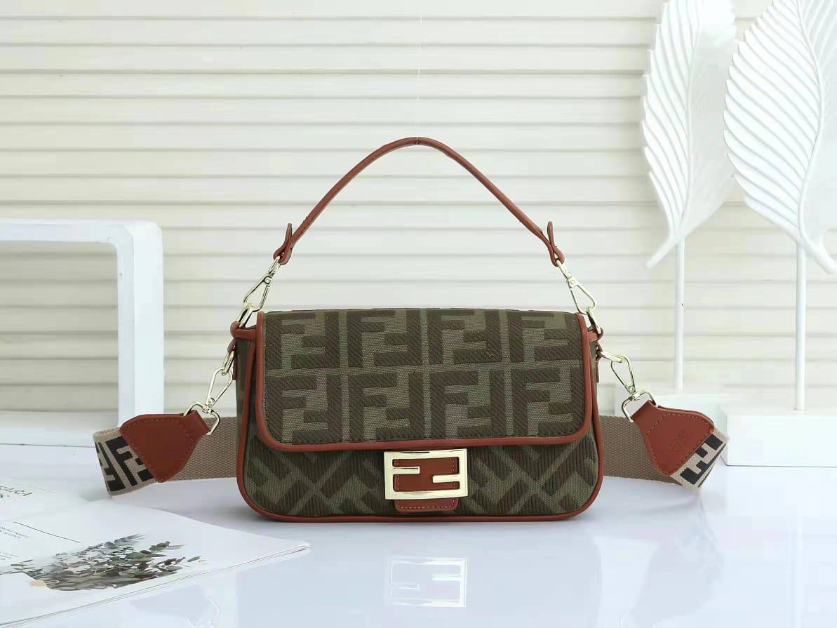 Fendi
120 dhs💛
with box
size 25cm
High quality

Zain26
♥️♥️♥️