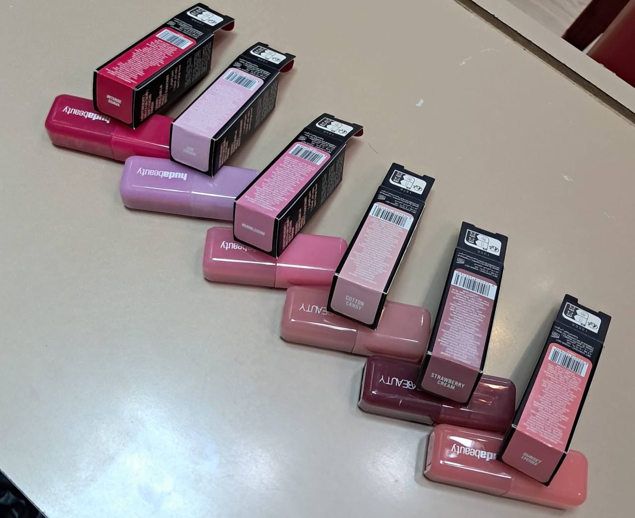 Huda beauty blush

35 dhs 

Zain36
♥️♥️♥️