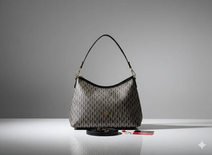 CH - CAROLINA HERRERA
ʟᴏᴏᴘ sʜᴏᴜʟᴅᴇʀ ʙᴀɢ
ᴢɪᴘᴘᴇʀ ᴛʏᴘᴇ
ɢᴏʟᴅ ʜᴀʀᴅᴡᴀʀᴇ
sɪᴢᴇ: 30cm

90 dhs✅

Zain31
♥️♥️♥️