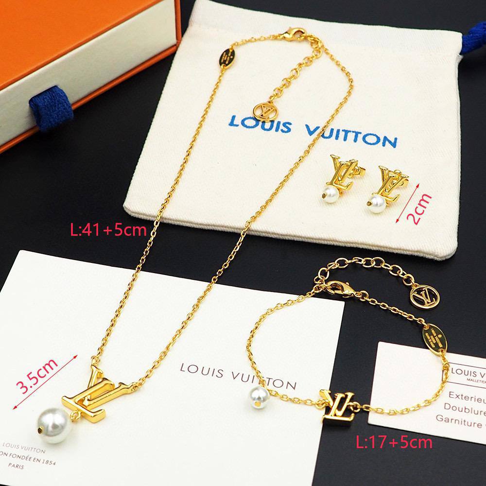 LV Sets
           _Necklace_
           _Bracelet_
           _Earrings_
  
115 dhs🪙🌨️
          _Each_
*WITH BOX AND PAPER 

🎁🎁🎁BAG*✨✅

Zain89
♥️♥️♥️