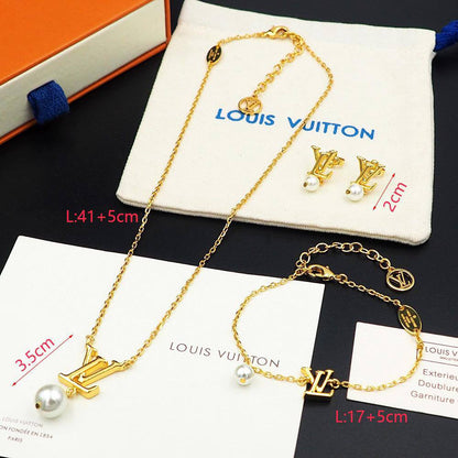LV Sets
           _Necklace_
           _Bracelet_
           _Earrings_
  
115 dhs🪙🌨️
          _Each_
*WITH BOX AND PAPER 

🎁🎁🎁BAG*✨✅

Zain89
♥️♥️♥️