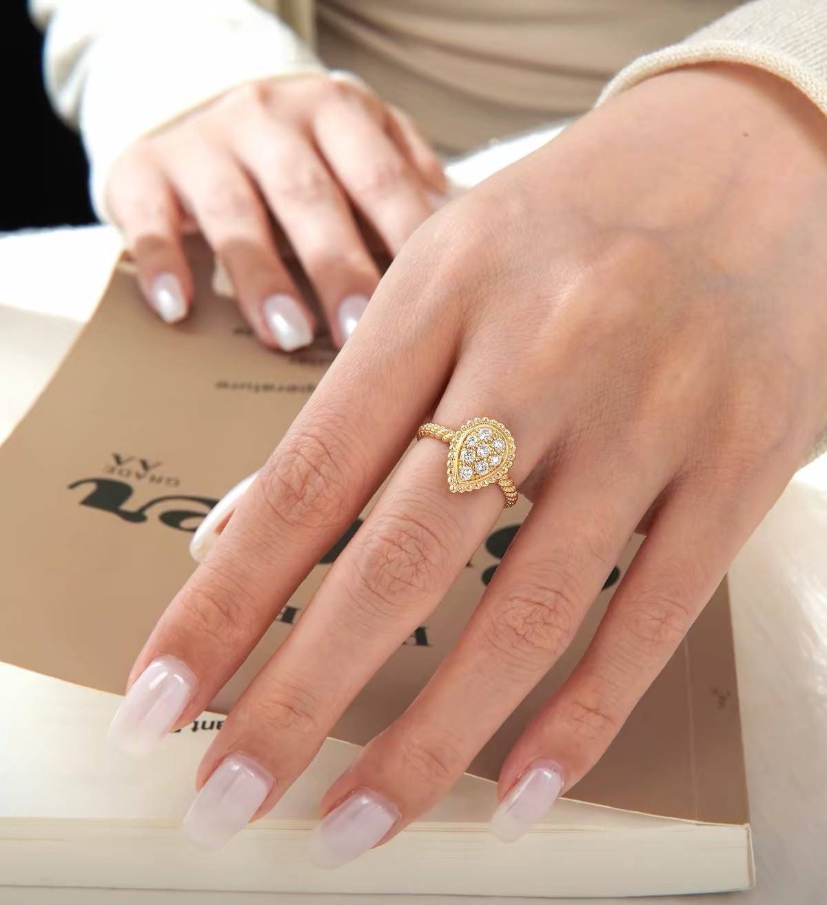 BOUCHERON 
Ring 💍 available size👇
6,7,8,9
Master quality 💯
With normal boxes 📦 
45 dhs🇦🇪🇦🇪

With master box 🗃️ 
125 dhs🇦🇪🇦🇪

Zain216
♥️♥️♥️