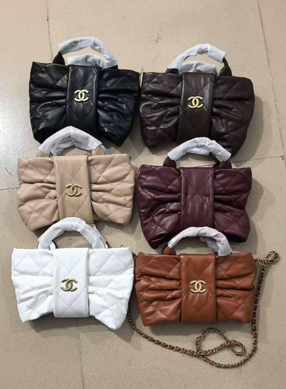 CHANEL 

90 dhs💓

with box
🎁🎁🎁

Zain90
♥️♥️♥️
