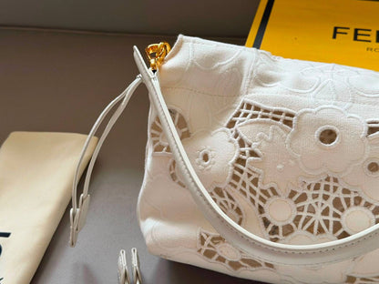 FENDI 

NEW DESIGN 

MASTER QUALITY 
WITH BOX 
295 dhs🇦🇪🇦🇪

Zain295
♥️♥️♥️