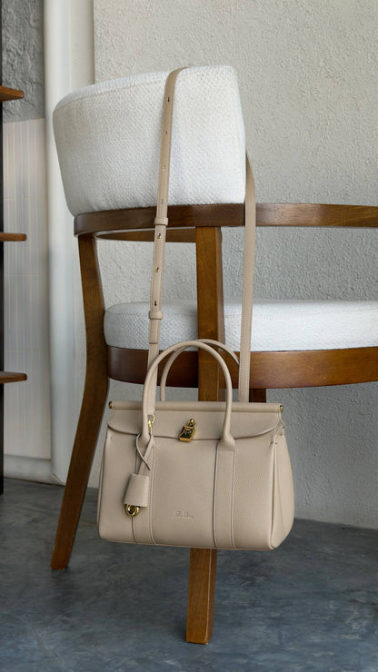 New collection ⚜️
LORO PIANA 🤎
VIP quality 💎
Loom bag L25 ✨
Size : 25 cm
For Price 👇 WhatsApp✅
0568585901 
0507557372
0552275751 Owner Zain 👌

Zain336
♥️♥️♥️