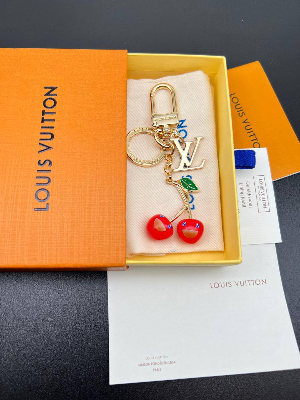 Key chain
65 dhs🪙💕

Zain89
♥️♥️♥️