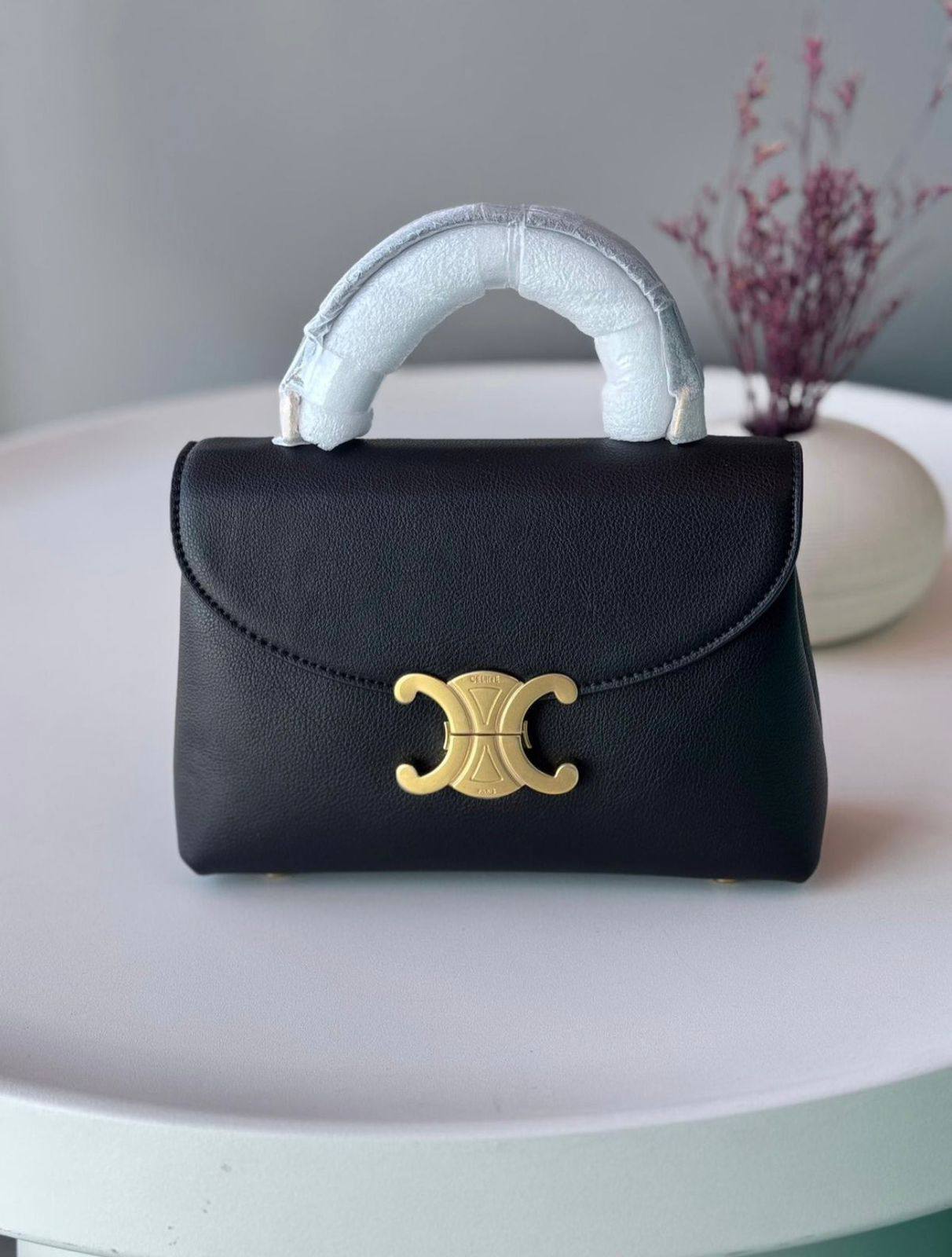 Celine 
          20Cm
260 dhs❣️

Zain131
♥️♥️♥️