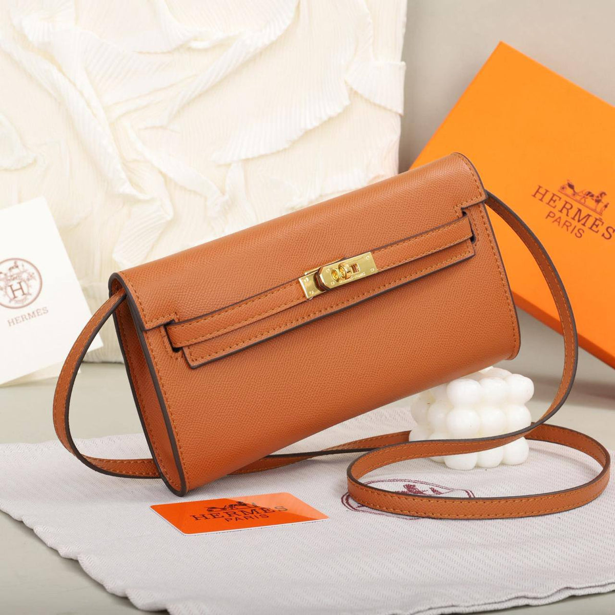 Hermes Kelly to go
Size: 20 * 11 * 3 cm
80 dhs🪙💚

with box🎁

Zain115
♥️♥️♥️