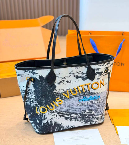 LOUIS VUITTON 

TRAVLLING  BAG


NEW DESIGN 

MASTER QUALITY 

250 DHS……(with leather)

Zain295
♥️♥️♥️