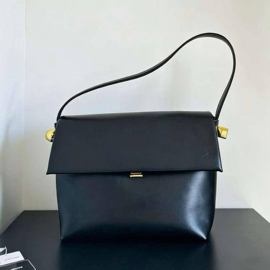JACQUEMUS 
COPY ONE 
155 dhs✅

Zain17
♥️♥️♥️