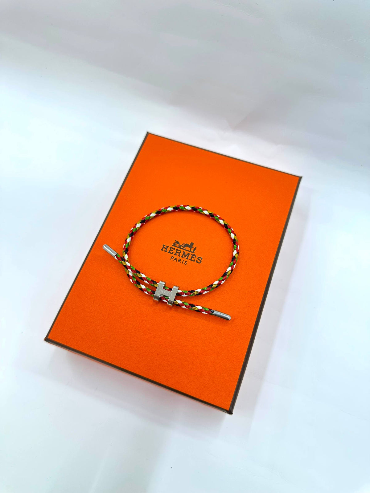 Hermes💫 

Hand band 

20 dhs🇦🇪🇦🇪

With black box 🎁

Zain263
♥️♥️♥️