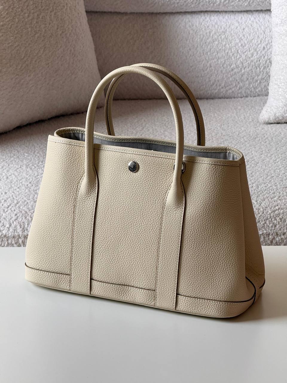 Hermes garden party 
💕master quality😍with box❤️
18 CM 340 dhs🪙🌨️
24 Cm 340 dhs🪙🌨️
30 CM 380 dhs🪙🌨️

Zain52
♥️♥️♥️