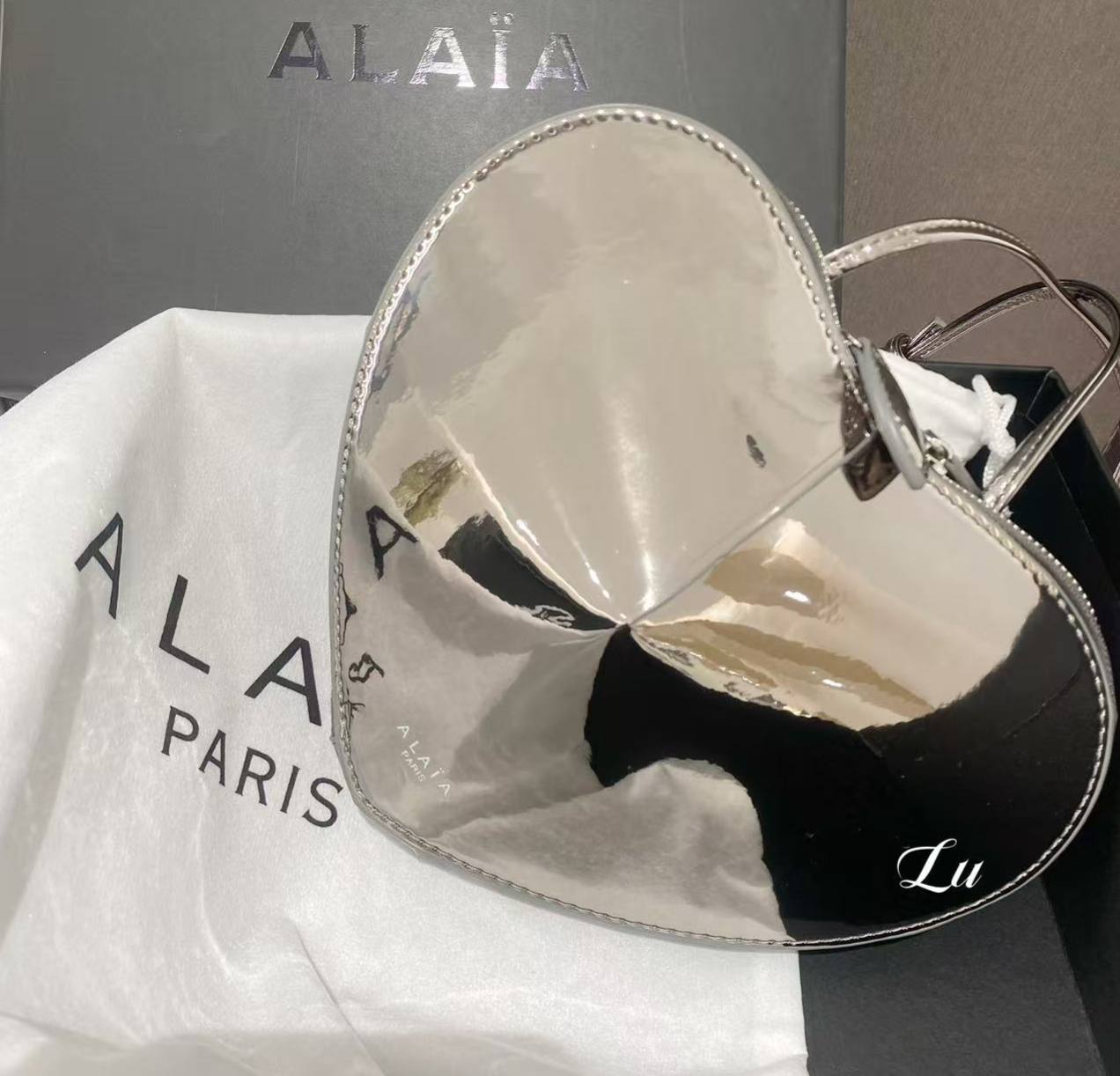 Alaia
110 dhs✅
Best  quality

with box
🎁🎁🎁

Zain74
♥️♥️♥️