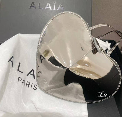 Alaia
110 dhs✅
Best  quality

with box
🎁🎁🎁

Zain74
♥️♥️♥️