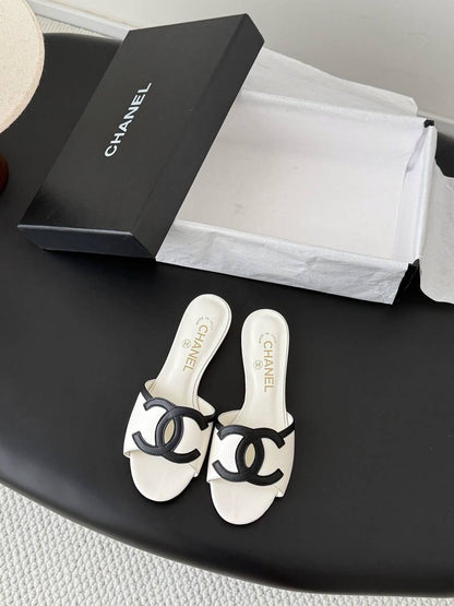 Chanel 
High quality🤗
SIZE  ……… 36-42🥳
330 dhs✅

Zain119
♥️♥️♥️