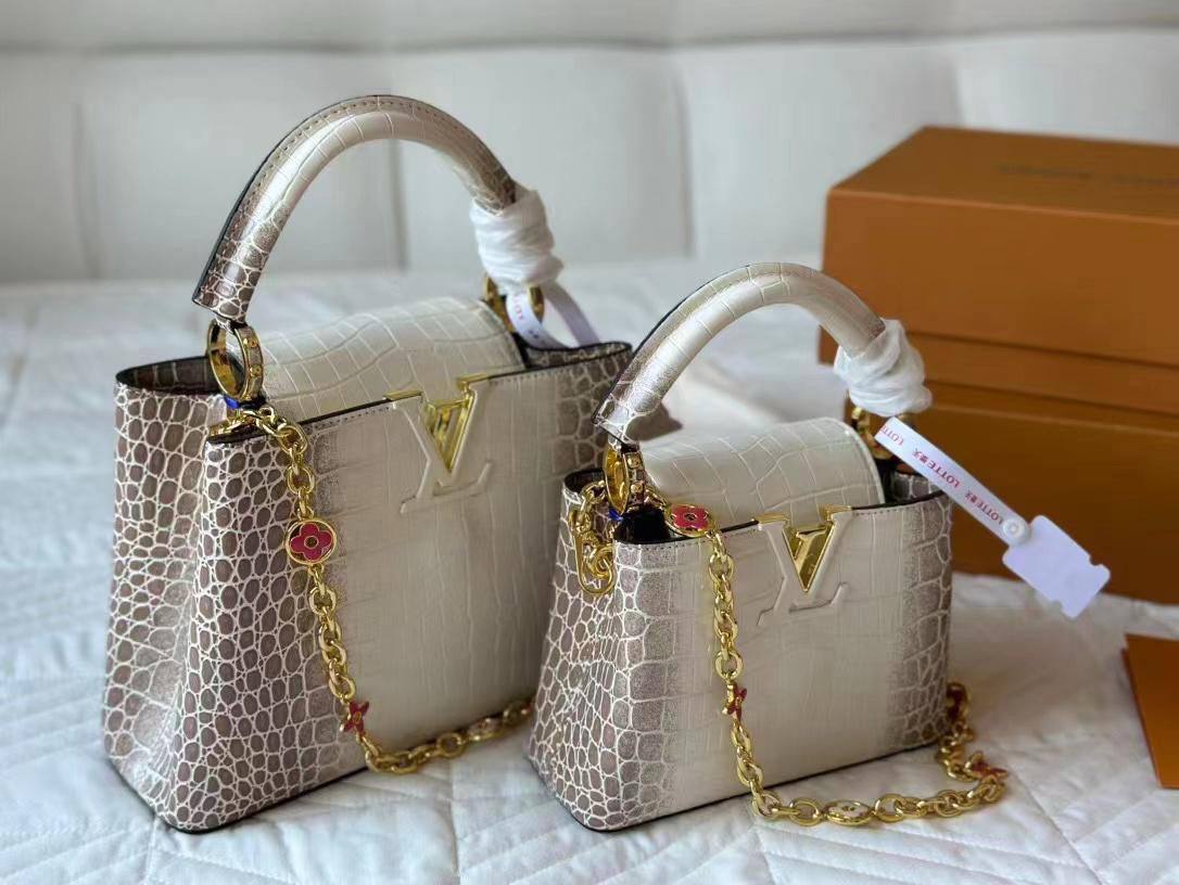 LV

✅27cm 125 dhs✅ 
with box 🎁🎁🎁

✅20cm 120 dhs✅
 with box🎁🎁🎁

Zain72
♥️♥️♥️