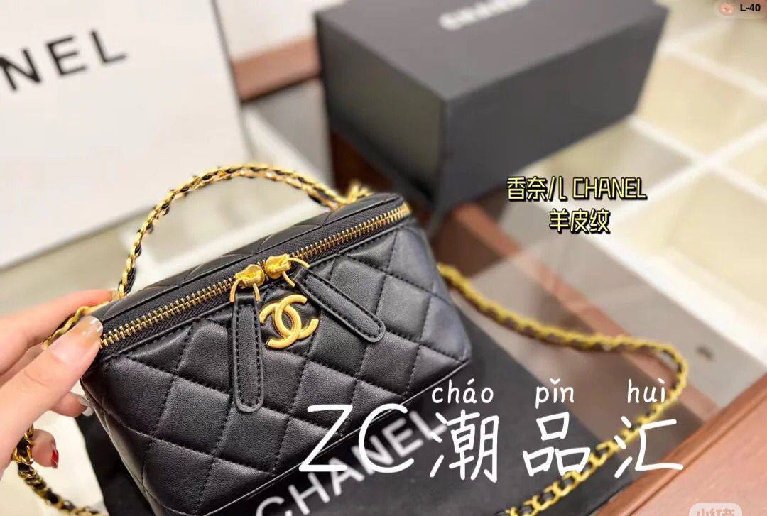 Chanel

100 dhs💓

with box
🎁🎁🎁

Size:18*8.5*11.5

Zain07
♥️♥️♥️