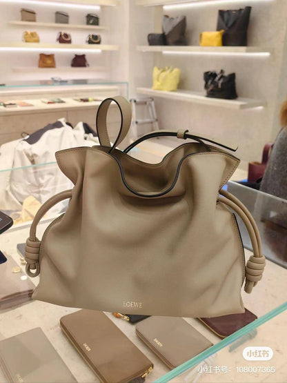 Loewe Master
270 dhs🪙🖤

Zain228
♥️♥️♥️