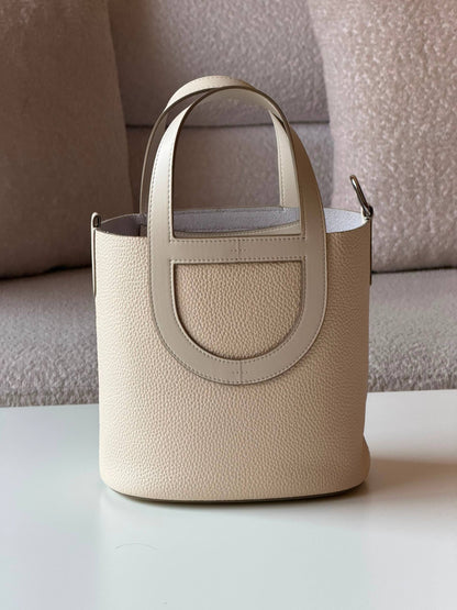 Hermes picotin 18cm💕master quality😍with box❤️
360 dhs🇦🇪🇦🇪

Zain52
♥️♥️♥️