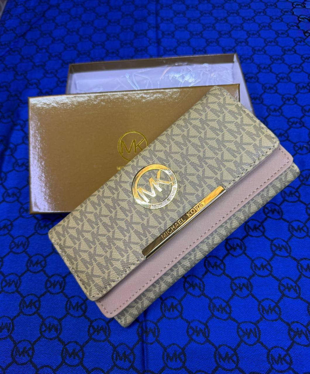 Wallets

With box
🎁🎁🎁

30 dhs🪙🖤

Limit Stock

Zain93
♥️♥️♥️