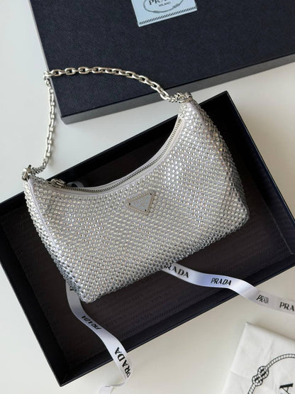 Prada
*vip quality 22 cm*
950 dhs🌺

Zain257
♥️♥️♥️