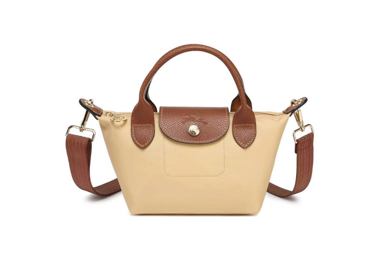 NEW CAME 

LONG CHAMP 

BAG GOOD QUALITY 

65 DHS🇦🇪🇦🇪🇦🇪

 SIZE: 25-12-9cm

Zain40
♥️♥️♥️
