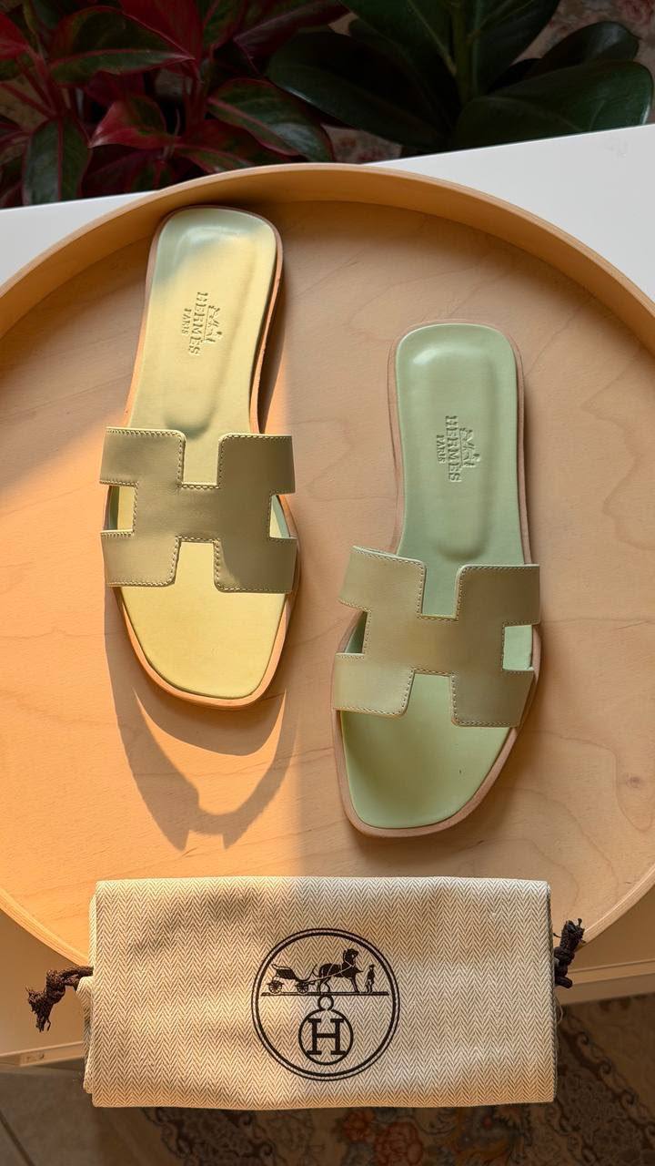 Hermes

Available

Master quality 
Size: 36 to 41 

430 dhs🇦🇪🇦🇪

Zain318
♥️♥️♥️