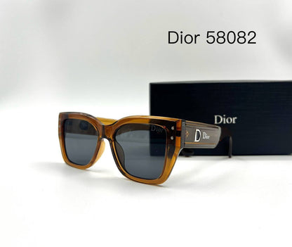 Dior💥*
Sunglasses 🕶️ 
good quality 💯
With master box 🗃️ 
50 dhs❣️

Zain273
♥️♥️♥️