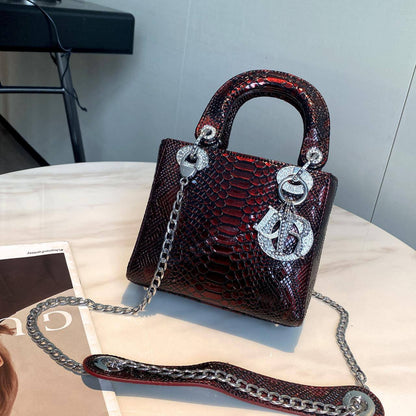 Dior
Best quality 
with box’s
🎁🎁🎁

115 dhs🪙🌨️
size 18cm

Zain158
♥️♥️♥️