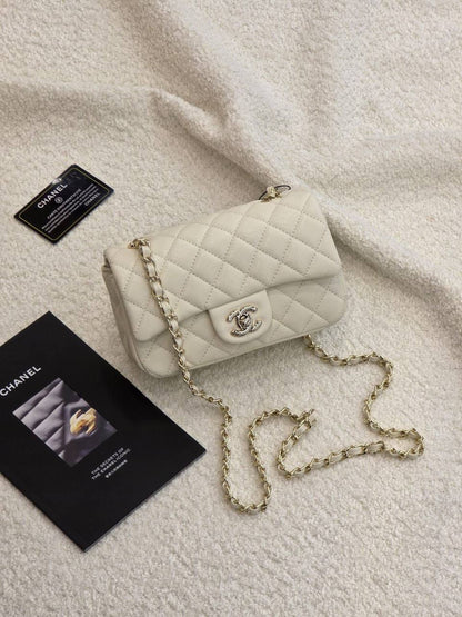 Chanel 
Master 
  20Cm 

With Box
🎁🎁🎁

230 dhs🇦🇪

Zain131
♥️♥️♥️