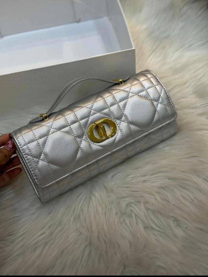 Dior

90 dhs🌺
high quality 

With box
🎁🎁🎁

Zain26
❤️❤️❤️