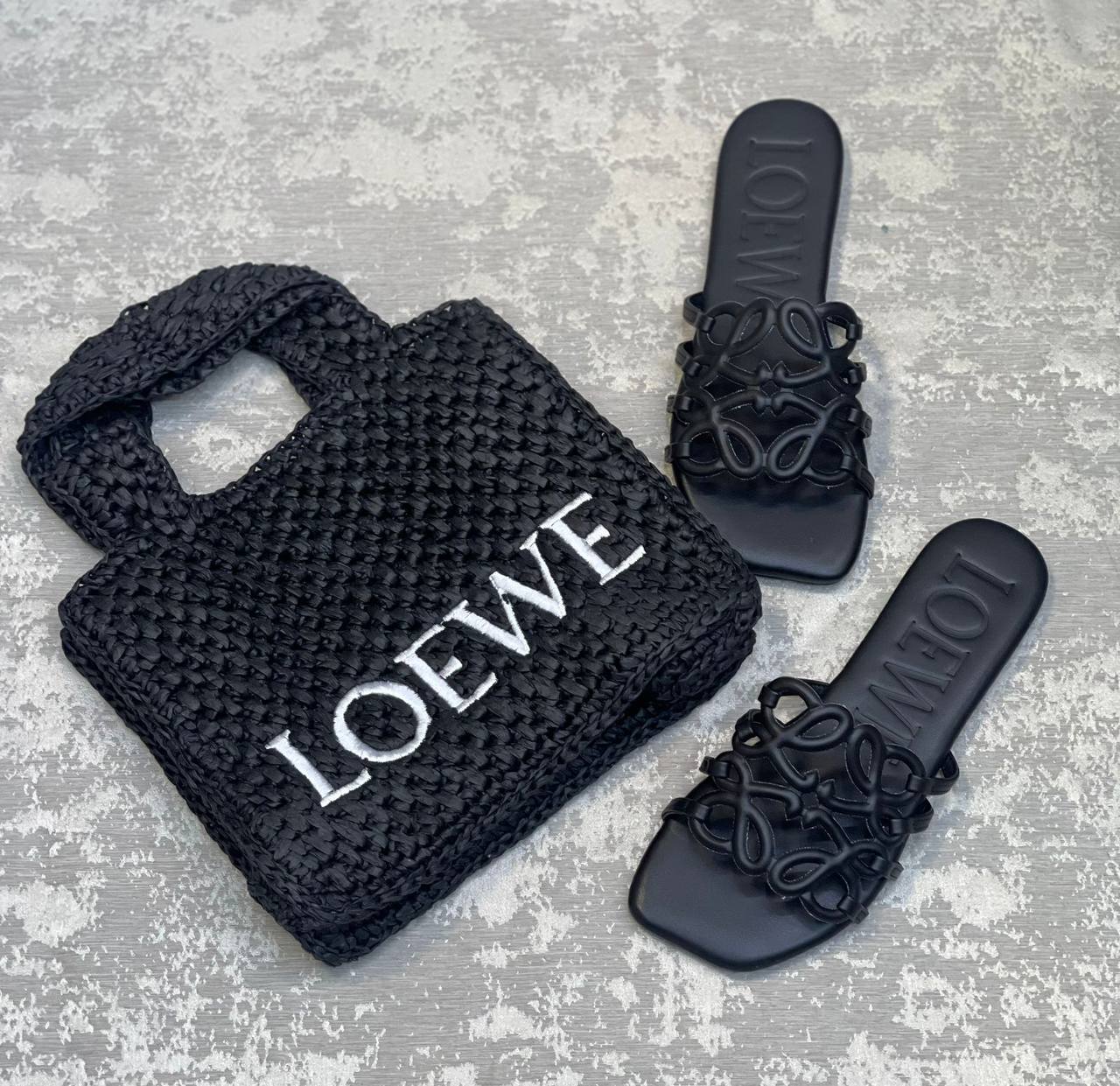 Loewe
Set 
Size 36-41
150 dhs✅

Zain175
♥️♥️♥️
