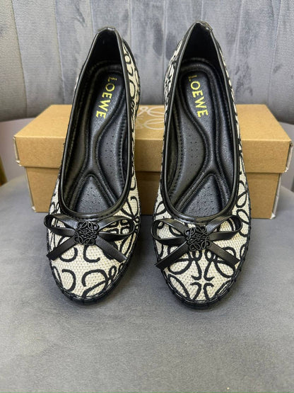 LV - Dior - Loewe
Size 36-41 
70 dhs❤️

Zain40
♥️♥️♥️