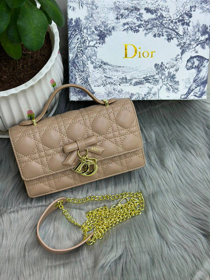 DIOR🌷

22cm🌷

110 dhs 
with box 

Zain244
♥️♥️♥️