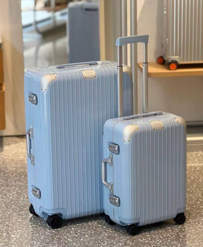 RIMOWA 💕💕✨
Super master quality 🔥🔥
Available ✨💕💕
For Price 👇 WTSP Text Zain 0568585901

Zain252
♥️♥️♥️