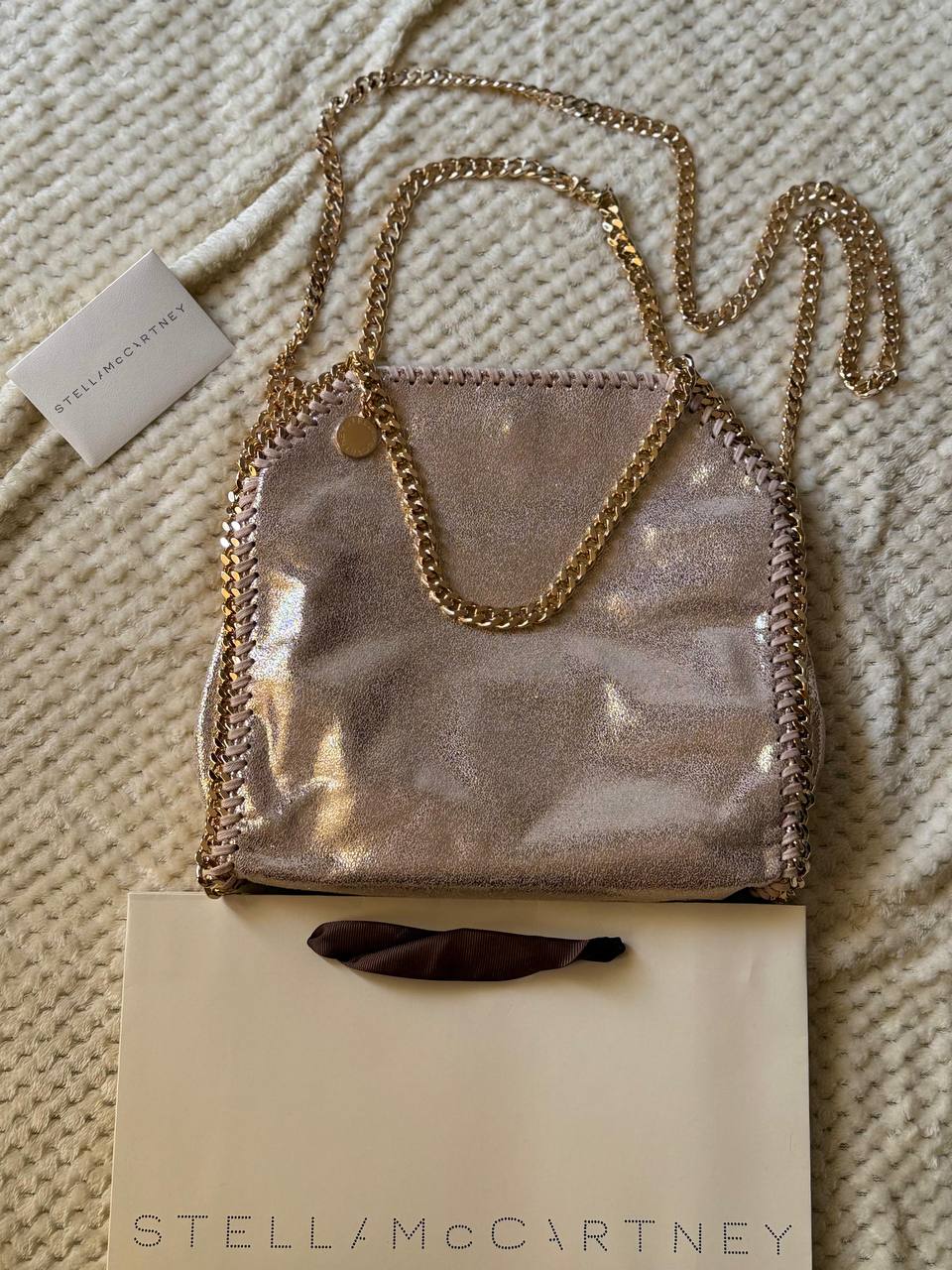 STELLA McCARTNEY
25cm
350 dhs🪙🌨️
Top quality

Zain167
♥️♥️♥️
