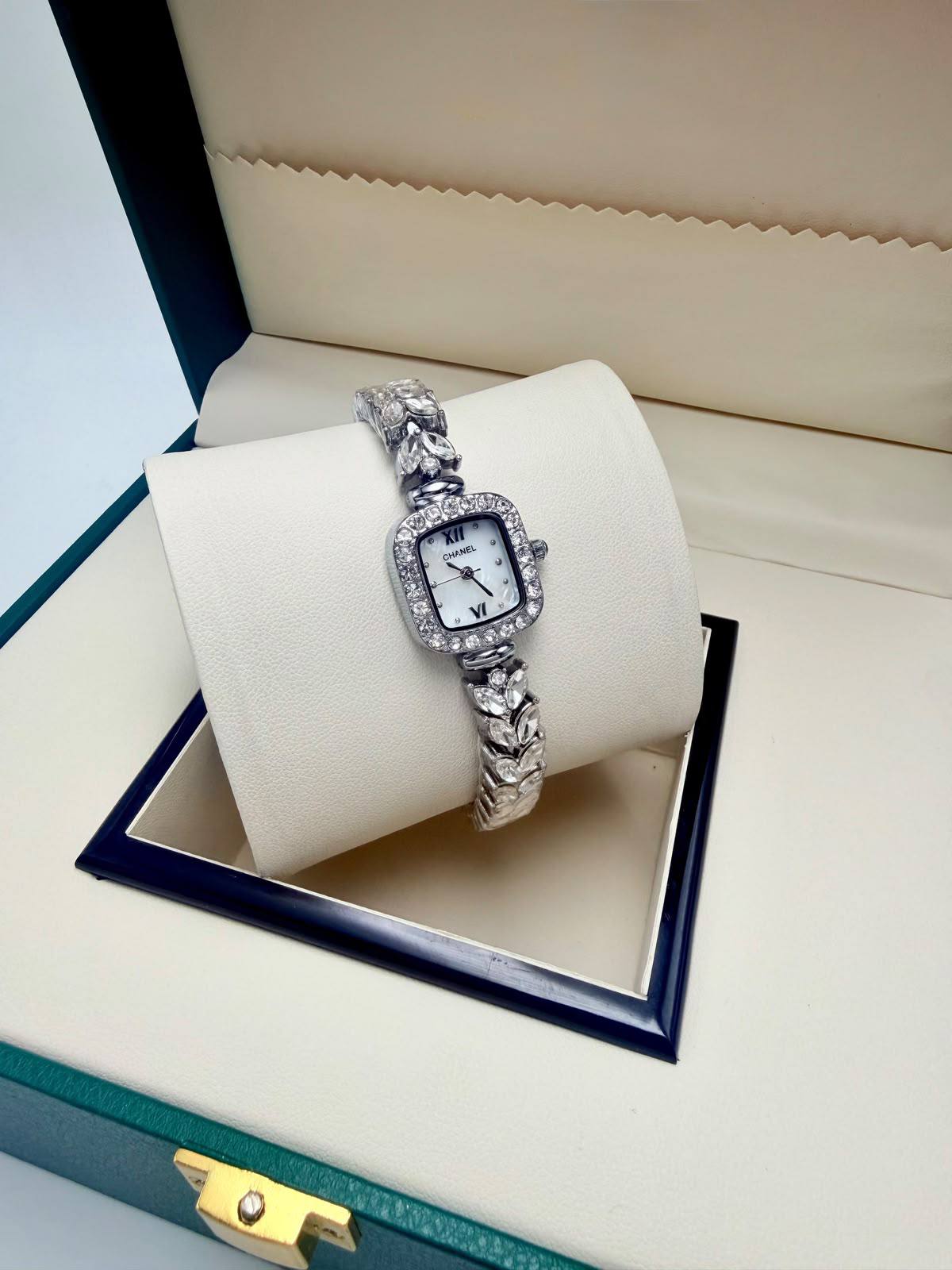 Vca
Even
Rolex
Gucci
Chanel

55 dhs

Zain45
♥️♥️♥️