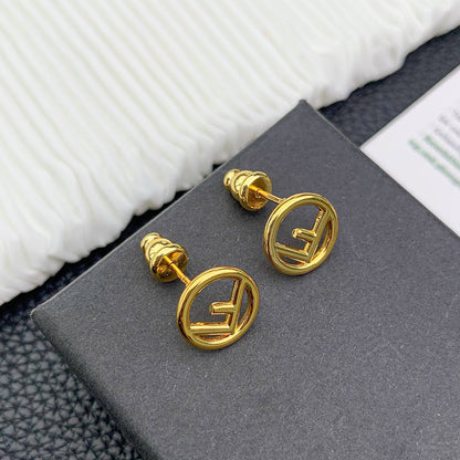 Fendi Set
Necklace 
Earrings 
Bracelet 

Master Quality

115 dhs🇦🇪🇦🇪
normal box 📦

Zain48
♥️♥️♥️