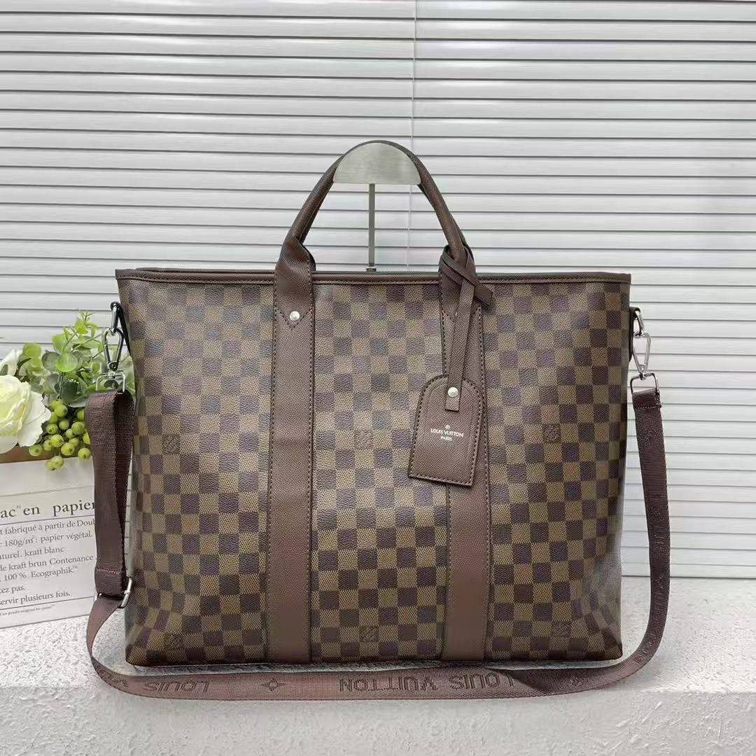 LV

size  47×34×16cm     
Briefcase computer bag 

110 dhs🇦🇪🇦🇪
Zain04
♥️♥️♥️