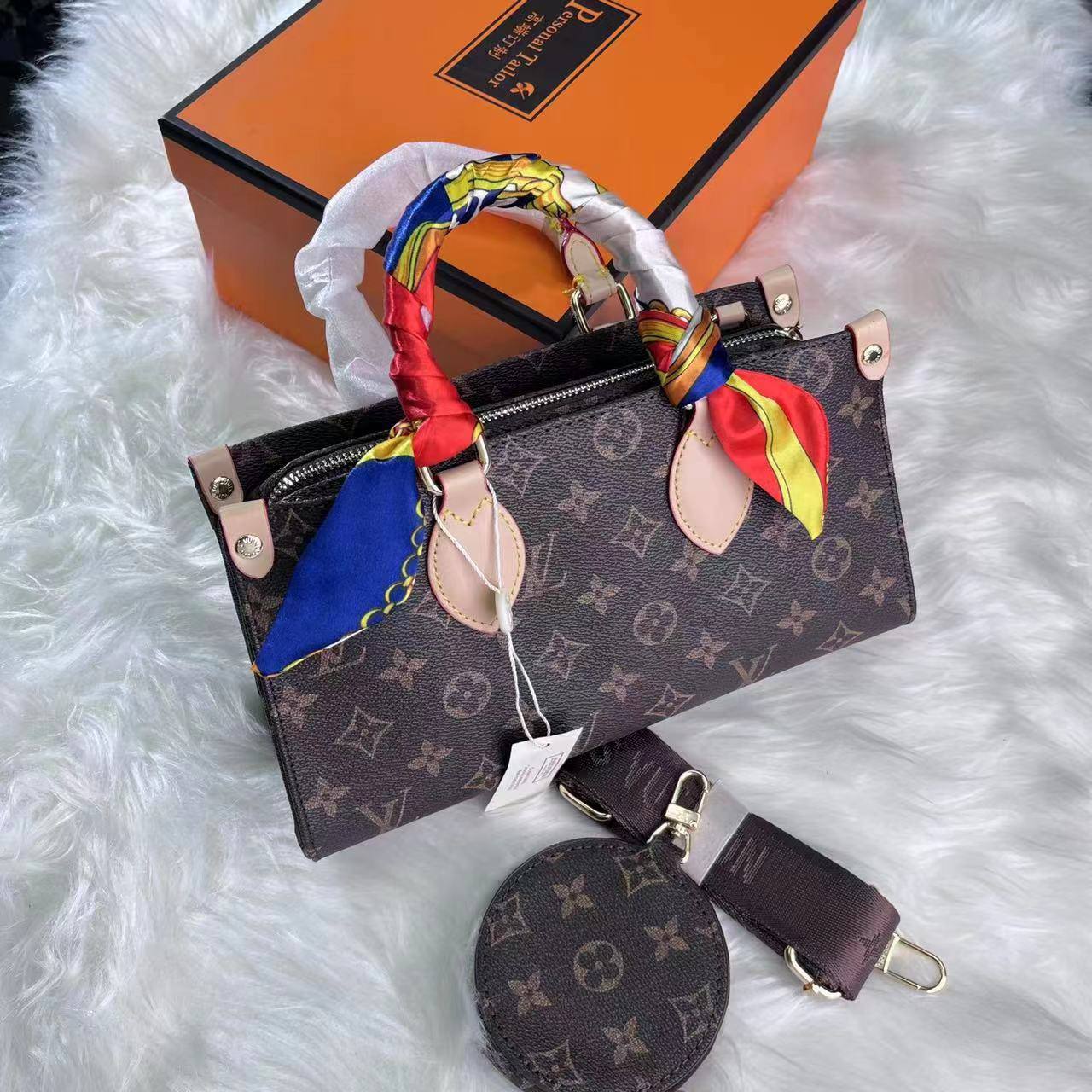 LV
95 dhs🇦🇪🇦🇪
size 23cm

Zain26
♥️♥️♥️