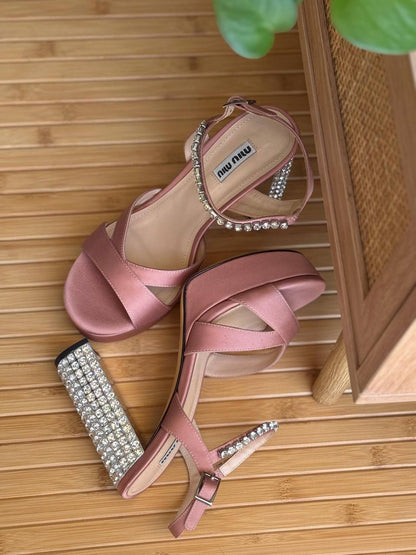 Miu Miu
𝗦𝗶𝘇𝗲: 𝟯𝟲 𝘁𝗼𝗼 𝟰𝟭 
510 dhs🇦🇪

Zain178
♥️♥️♥️